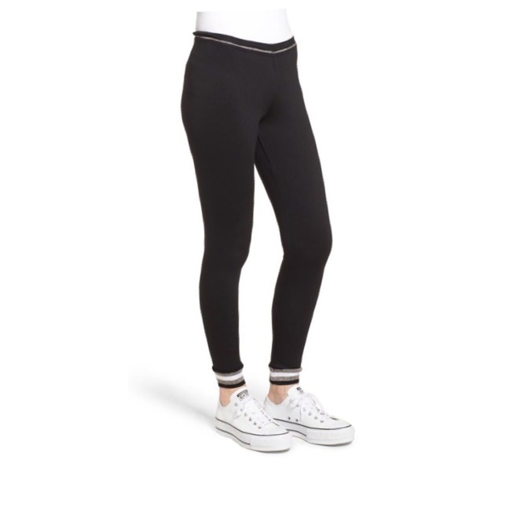 Metallic Cuff Leggings
ZEZA B BY HUE